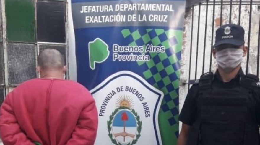 Metieron preso al Dinosaurio Barney por violar la cuarentena