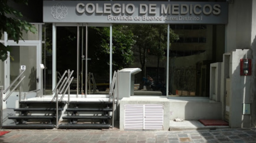 El Colegio de Médicos de la Provincia se opone al DNU que habilita el trabajo de profesionales extranjeros