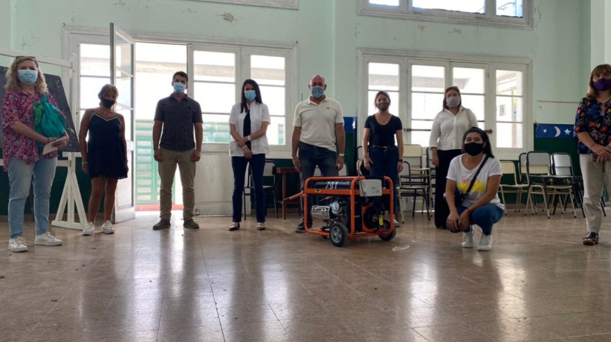 Entregan grupos electrógenos a escuelas públicas de la ciudad donde se vacunará contra el Coronavirus