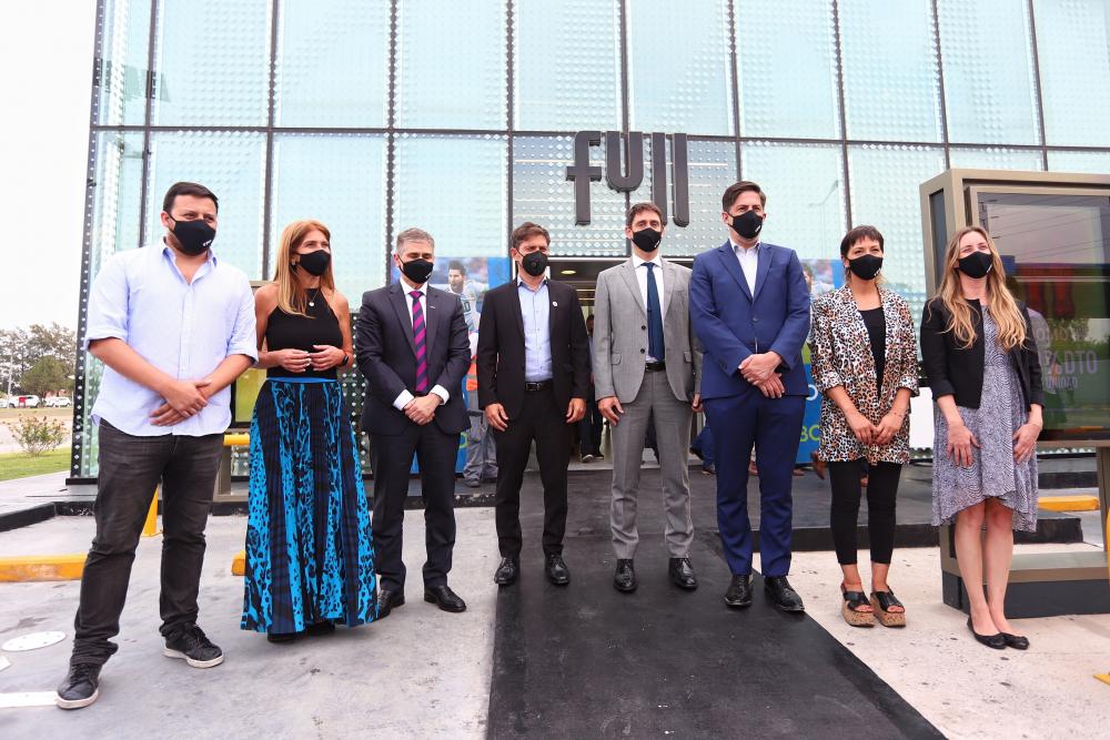 Kicillof participó del lanzamiento de un programa de beneficios de YPF para la comunidad educativa