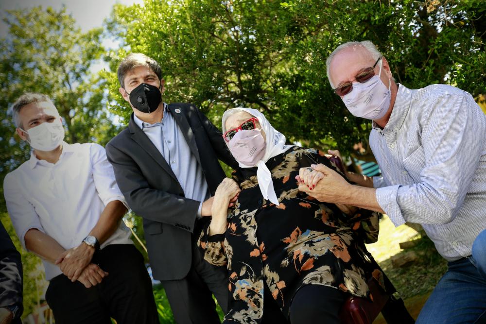 Kicillof recordó a las víctimas del terrorismo de Estado y homenajeó al personal de salud