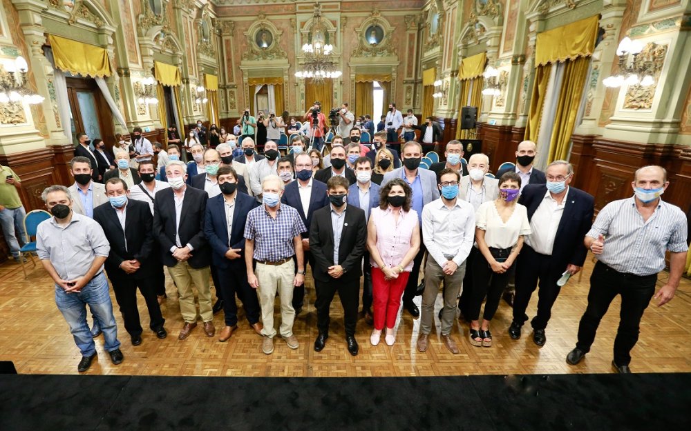 Kicillof suscribió convenios para reactivar obras paralizadas y construir 1.200 soluciones habitacionales