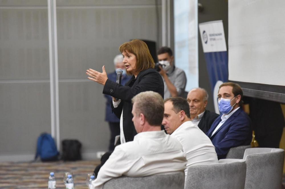 Garro acompañó a Patricia Bullrich en la presentación de su libro “Guerra sin cuartel”