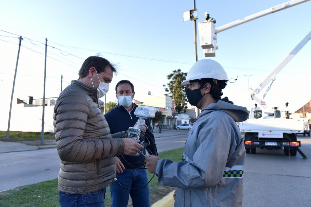 Garro avanza con la instalación de cámaras y luces LED como parte del Plan de Seguridad