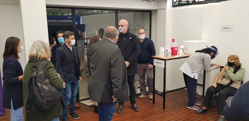 Gollan visitó el Centro de Vacunación del Sindicato de Salud Pública