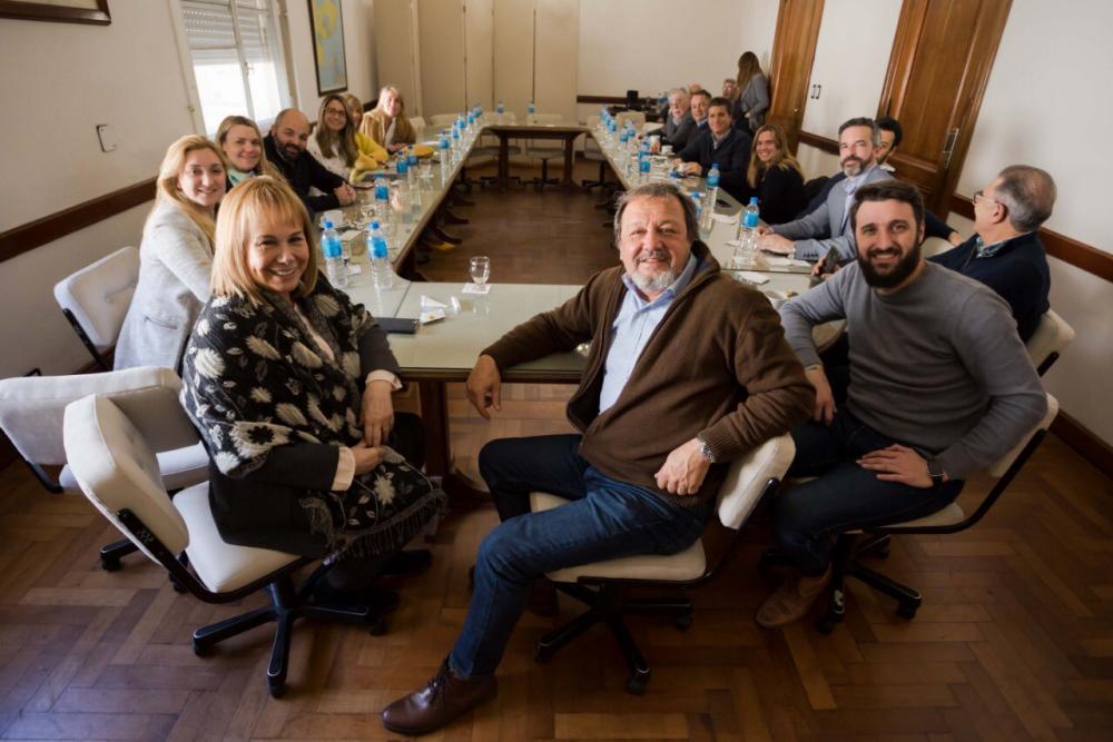 Senadores Juntos por el Cambio: "Todas las escuelas tienen que estar abiertas"