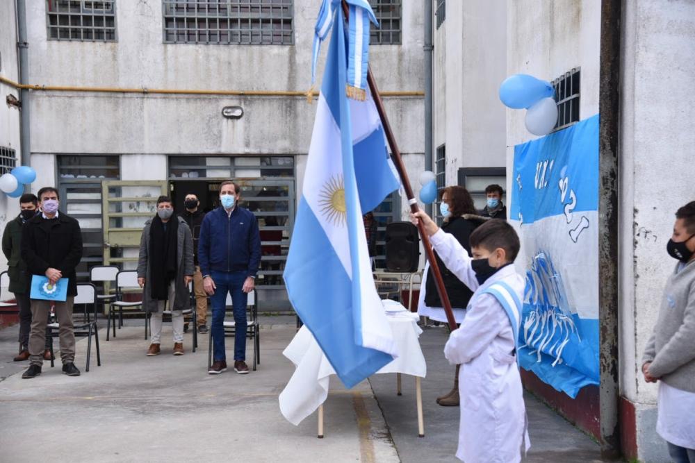Garro participó de la Jura a la Bandera junto a alumnos de la ciudad