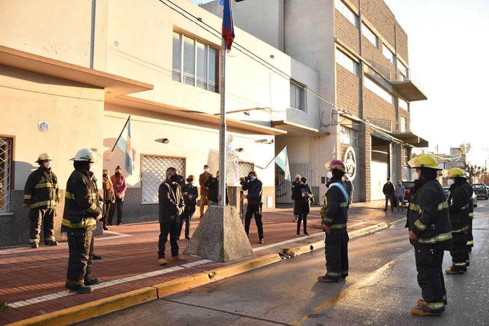 Britos homenajeó a los Bomberos Voluntarios en su día