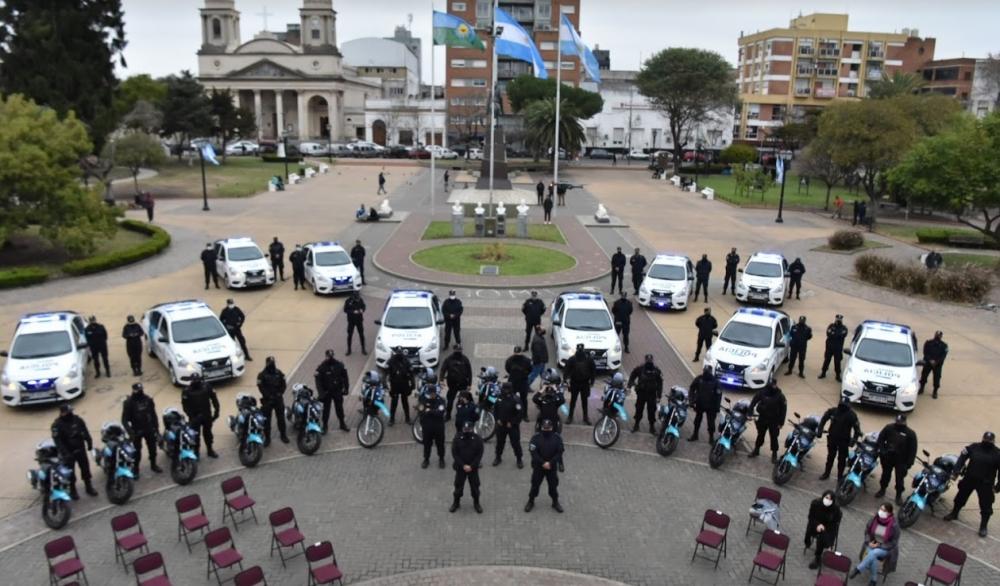 Berni entregó patrulleros en Morón