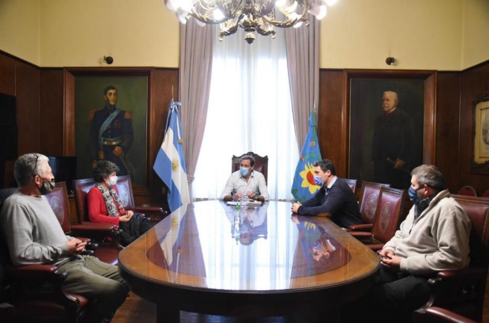 Garro recibió a vecinos preocupados por la la traza de la Ruta 6