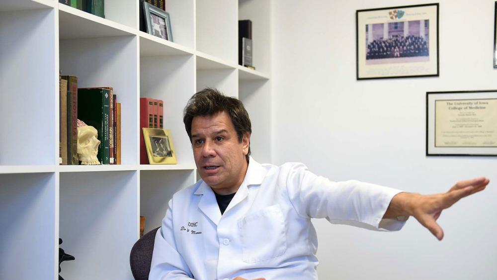 Manes arranca su campaña con caminatas en Salto, Junin y Mar del Plata