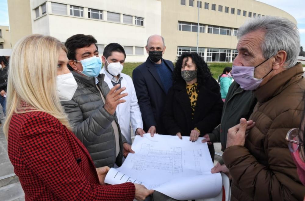 Espinoza y Magario recorrieron las obras del Hospital Néstor Kirchner