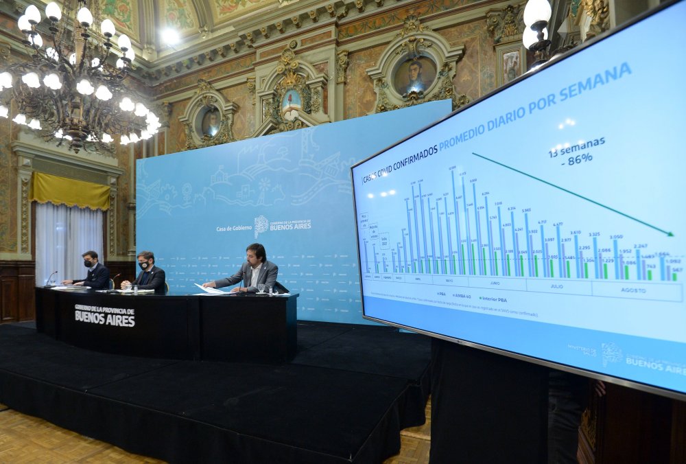 Kicillof buscará modificar los protocolos en las escuelas para "estar muy cerquita de la presencialidad plena"