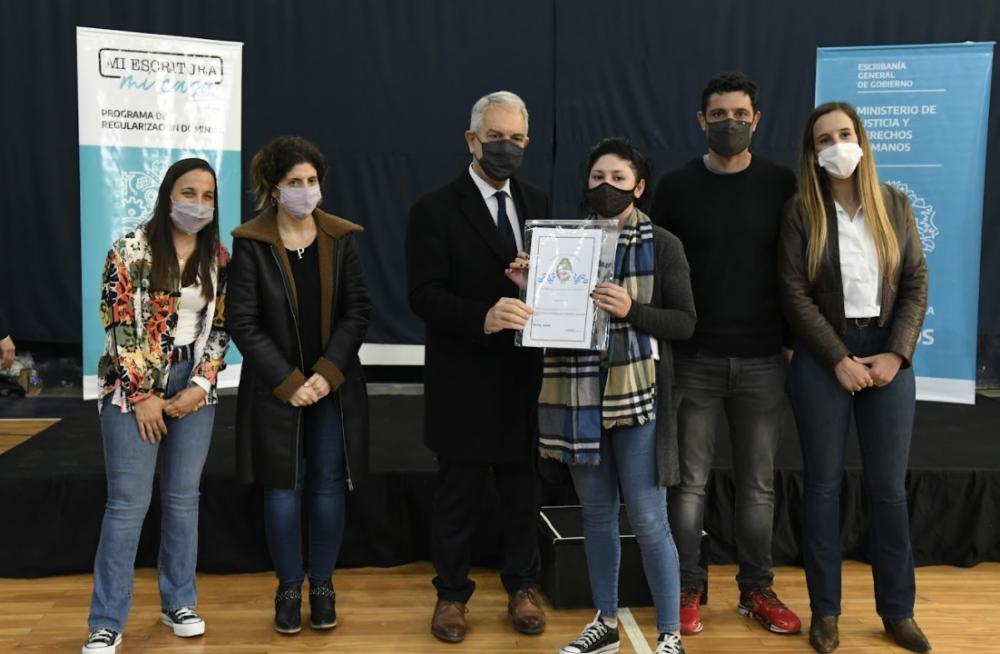 La Provincia entregó 1.500 escrituras a familias bonaerenses