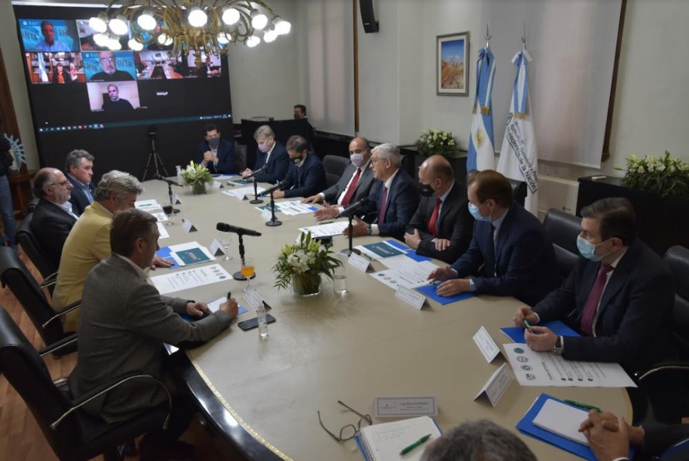 Kicillof participó de reunión con entidades agropecuarias