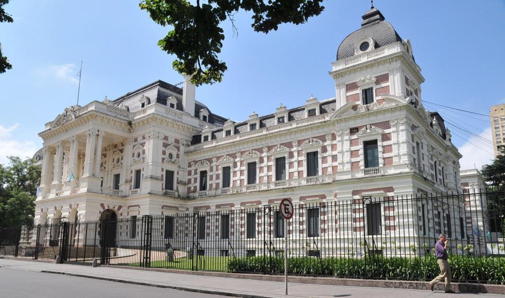 Acuerdo para una deuda sostenible: más recursos para cuidar la salud, la educación y el trabajo