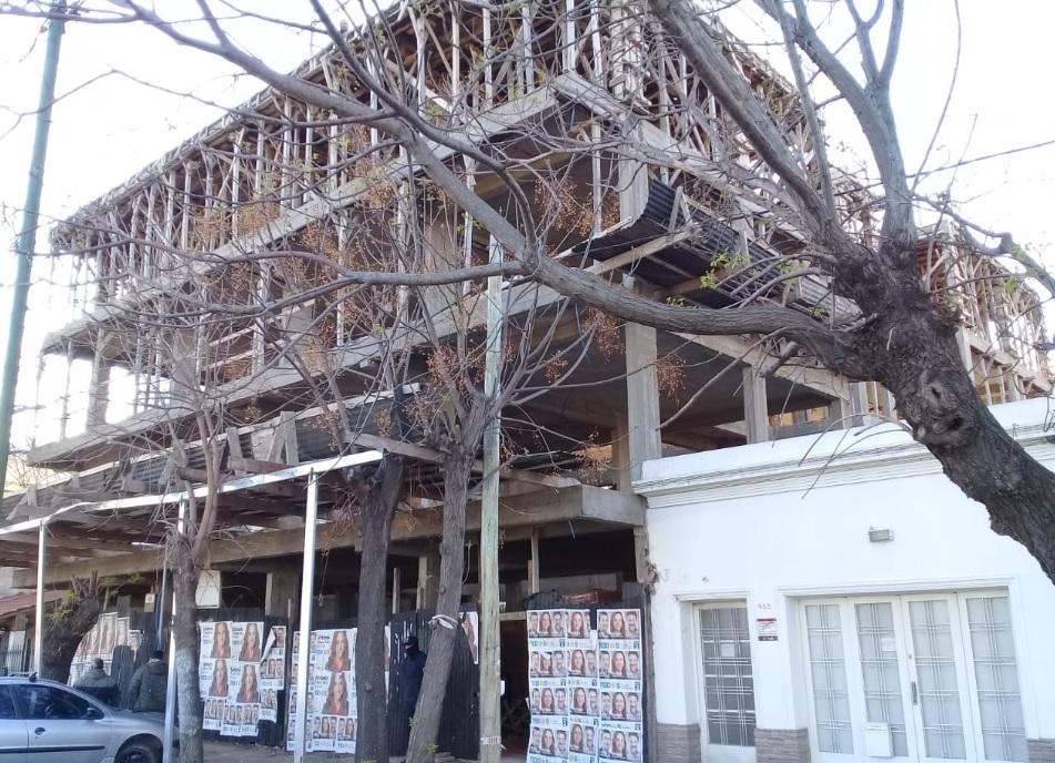 Edelap denuncia penalmente a edificios en construcción y comercios con conexiones clandestinas