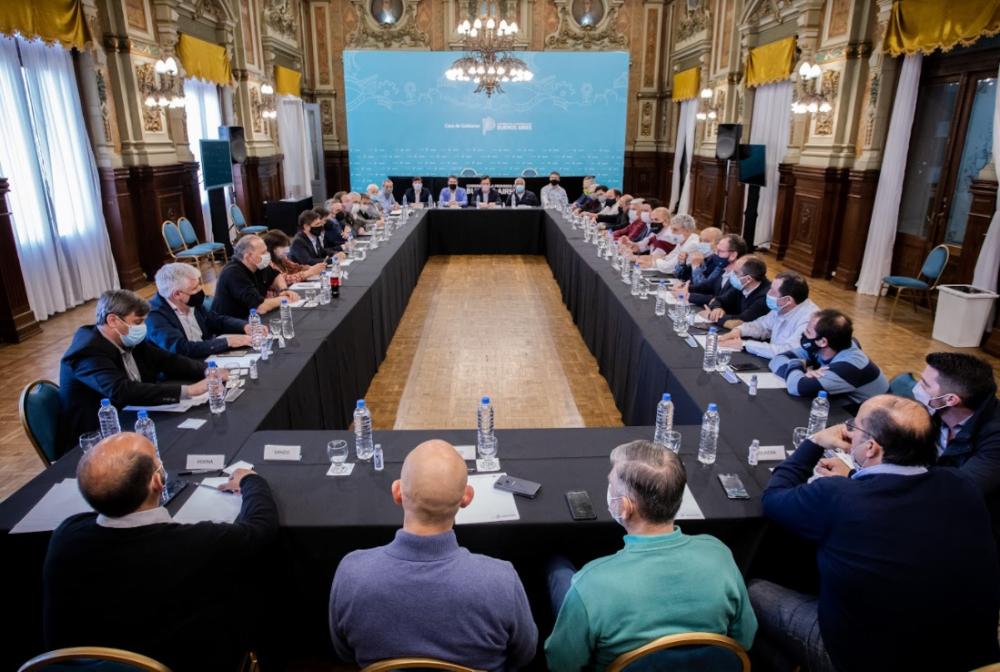 Kicillof encabezó una nueva reunión con intendentes