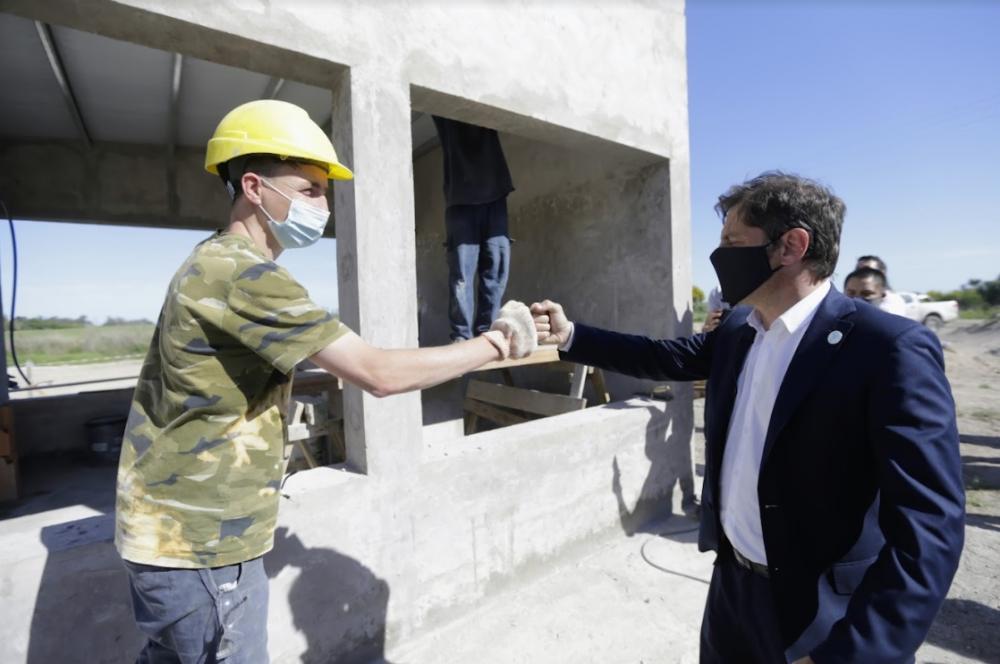 Kicillof recorrió obras de pavimentación y cloacas en localidades balnearias de Tres Arroyos