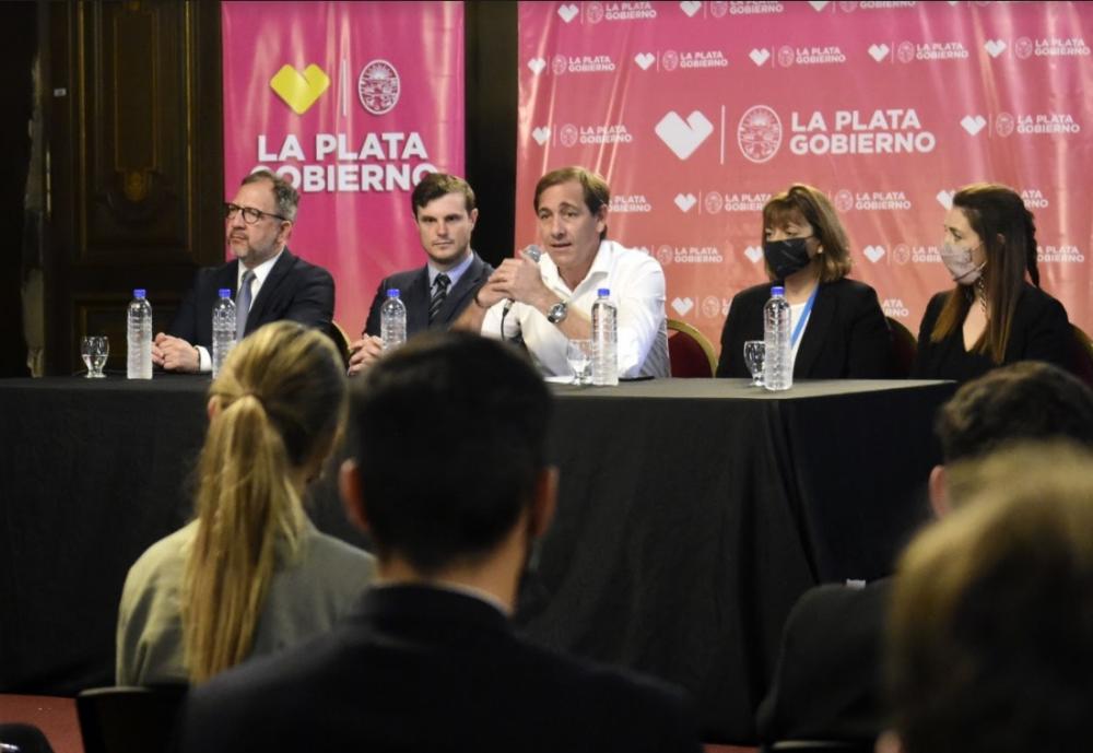 Garro disertó ante jóvenes líderes: “El desafío es acabar con la política resultadista y empezar a pensar con planificación”