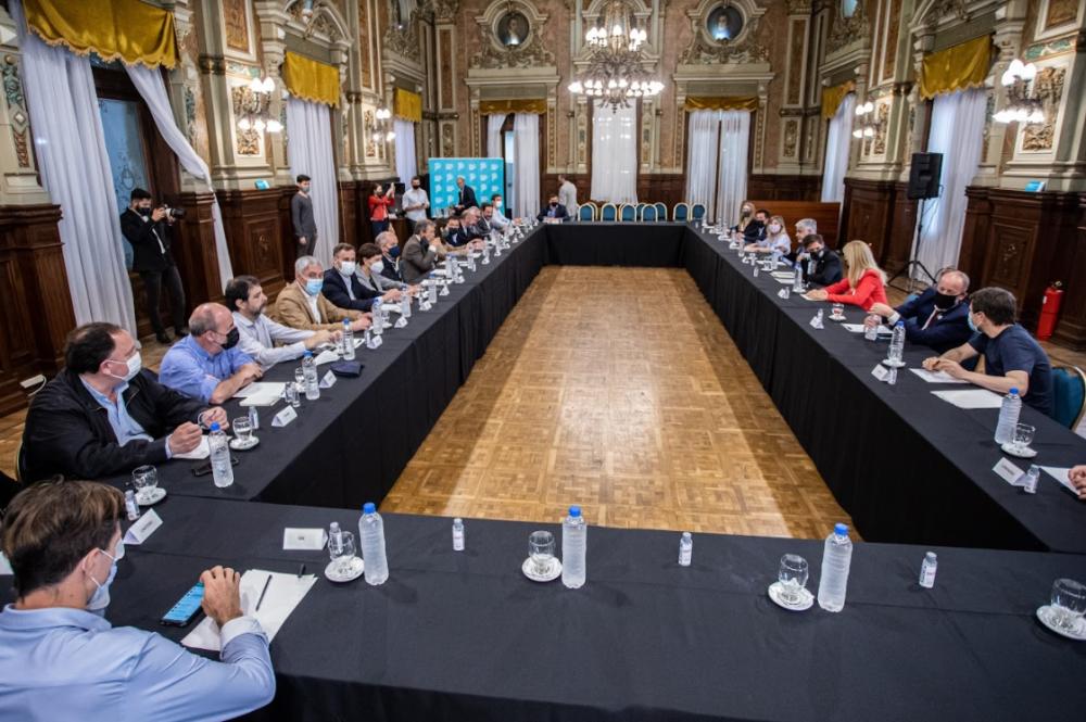 Kicillof se reunió con Feletti e intendentes de la zona metropolitana para garantizar la estabilidad de precios