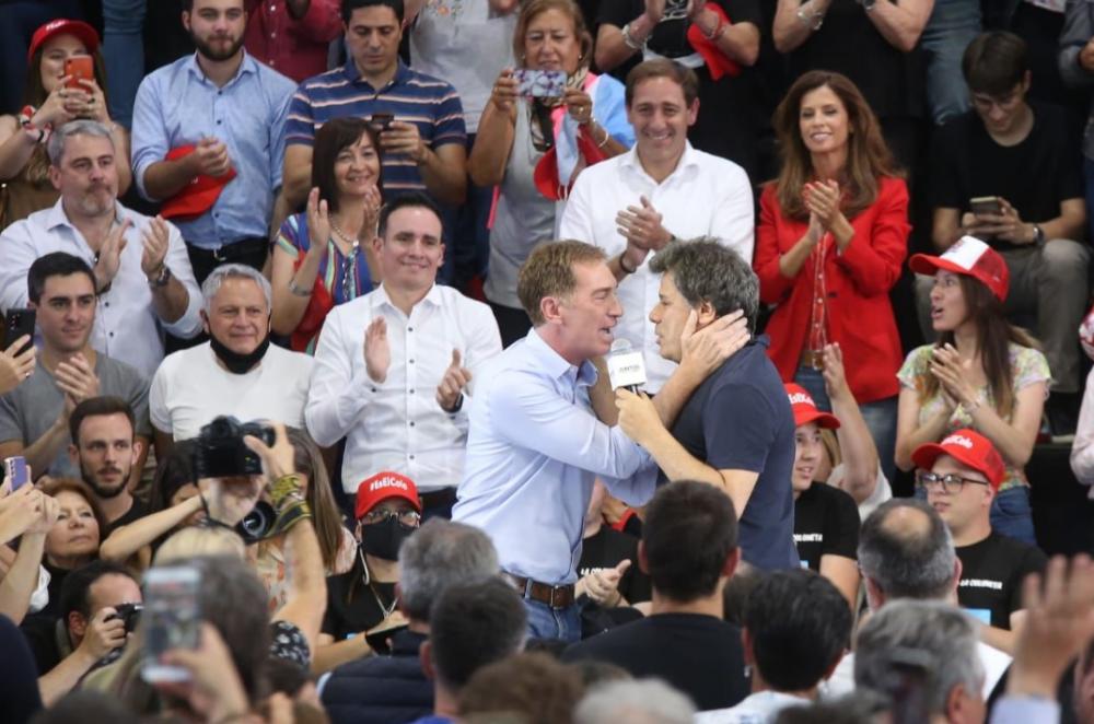 Juntos cerró su campaña y Garro aseguró que  “este domingo vamos a poner en el sobre el valor de nuestra dignidad”
