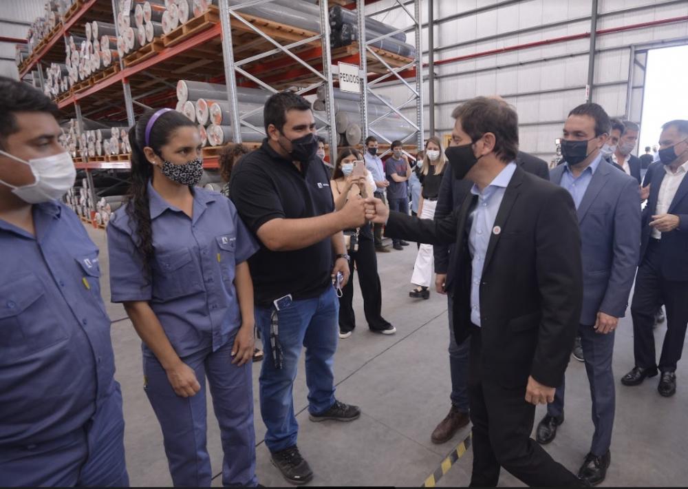 Kicillof participó de la inauguración del Centro de Distribución de Alpargatas Textil en Florencio Varela