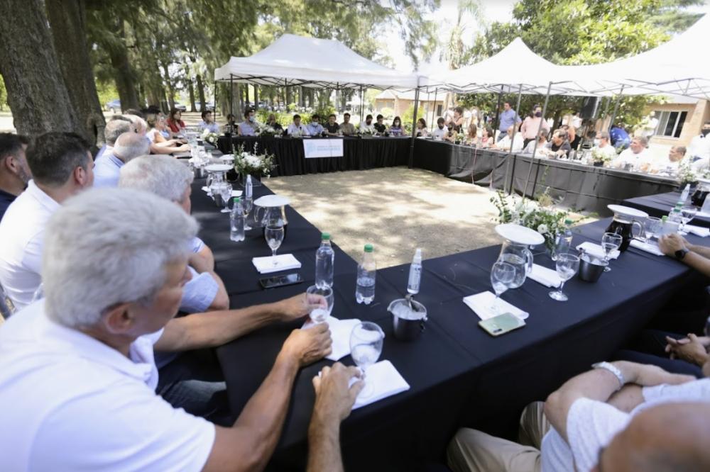 Kicillof se reunió con empresarios y representantes sindicales