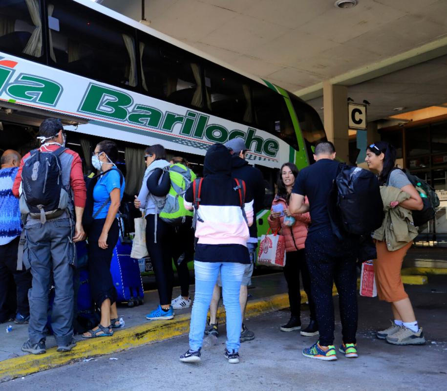 Comenzará a regir el pase sanitario en micros en la provincia de Buenos Aires