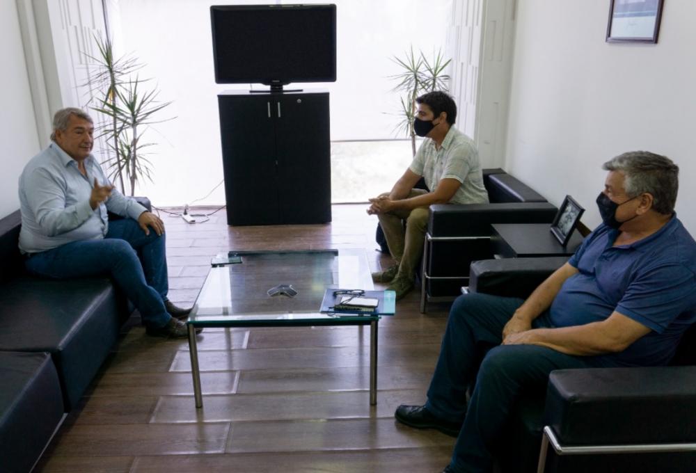 D’Onofrio: “Queremos renovar la flota del transporte fluvial de pasajeros con el Astillero Río Santiago”