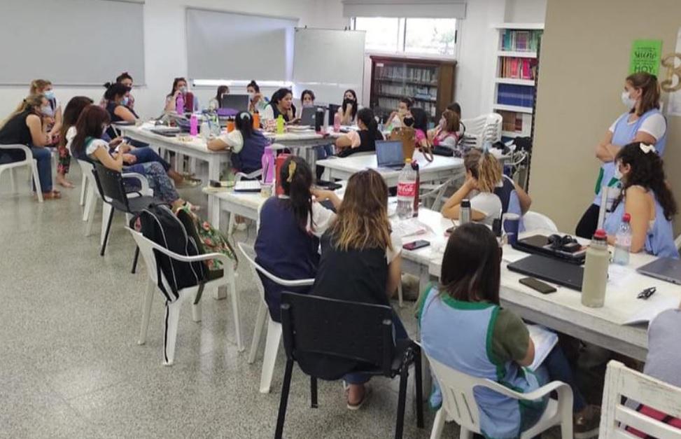 Más de 20 mil docentes bonaerenses comenzaron hoy los cursos de formación en servicio