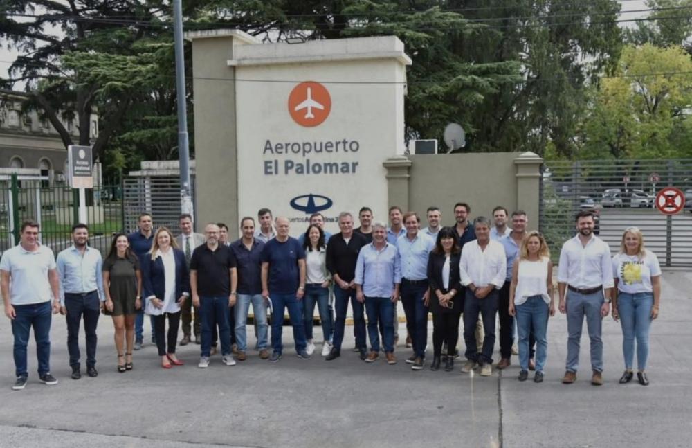 En Morón, alcaldes PRO exigieron la reapertura del aeropuerto de El Palomar