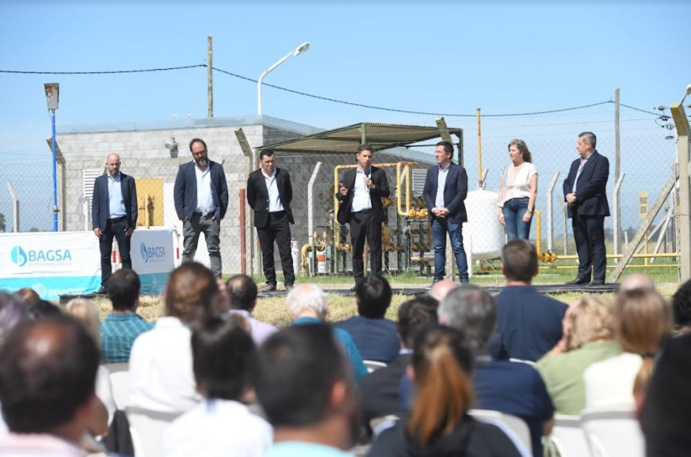Kicillof inauguró la red de gas natural para Guaminí y Laguna Alsina