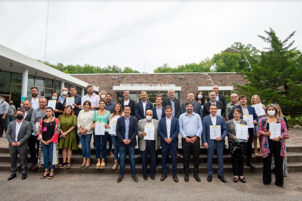 Kicillof firmó convenios para mejorar la infraestructura sanitaria en 28 municipios