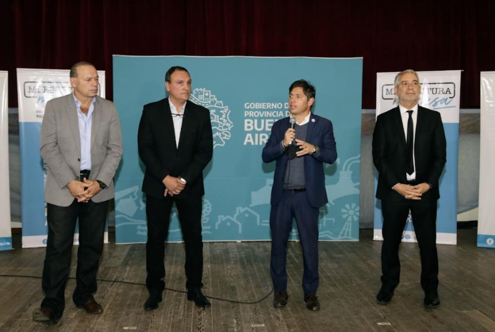 Kicillof encabezó la entrega de escrituras gratuitas para familias de Arrecifes