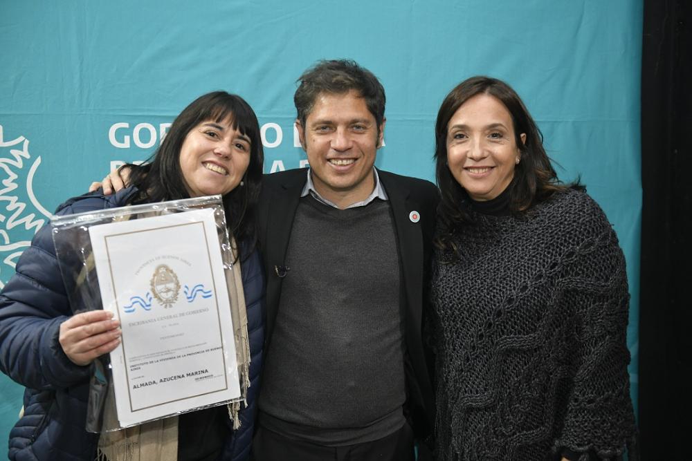 Kicillof encabezó la entrega de 400 títulos de propiedad gratuitos en General Belgrano