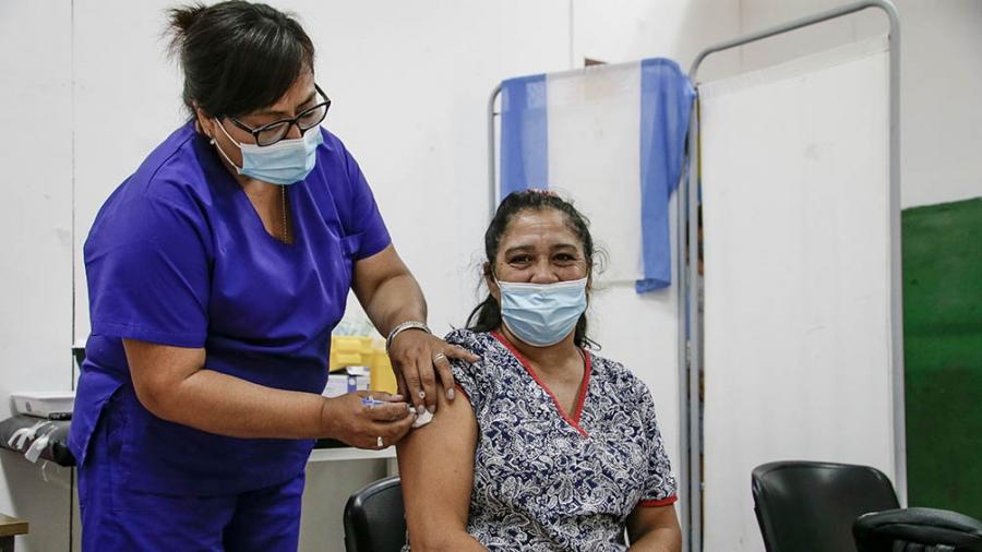 Covid: Los casos aumentaron 40% y pidieron que la población se aplique los refuerzos de la vacuna