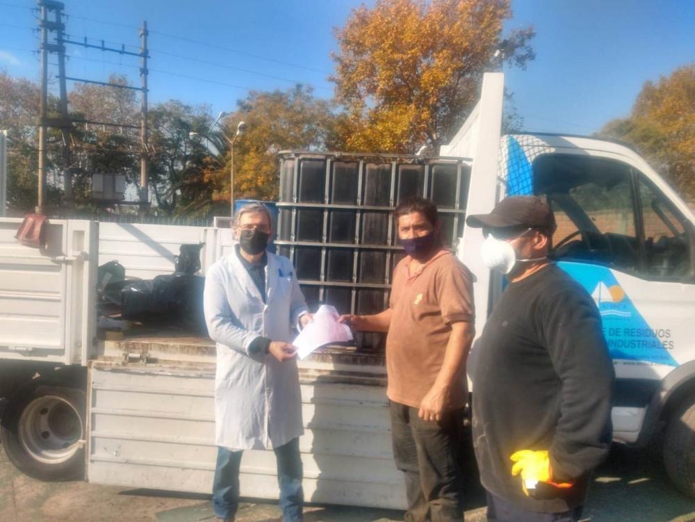 El Municipio colaboró nuevamente en el retiro de sustancias químicas del laboratorio del Colegio Industrial