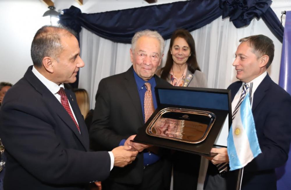 Gray estuvo presente en el 10° aniversario del Rotary Club Monte Grande del Centenario