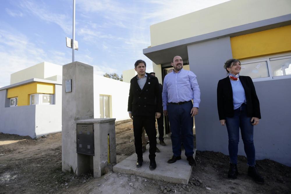Kicillof recorrió los avances de las obras de construcción de 39 viviendas en Ranchos