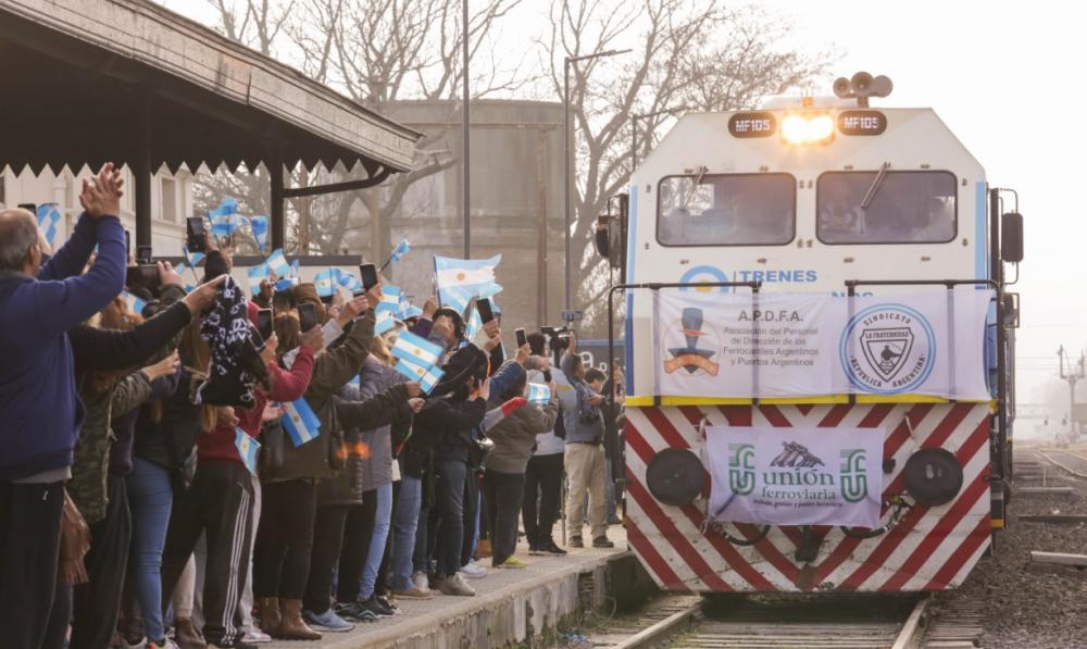 Festejos en 9 de Julio, Pehuajó y Carlos Casares por la vuelta del tren luego de 7 años