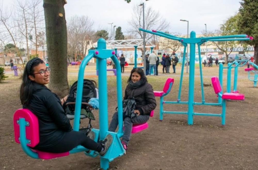 Salud entregó equipamiento para crear 40 Plazas Saludables en el Conurbano