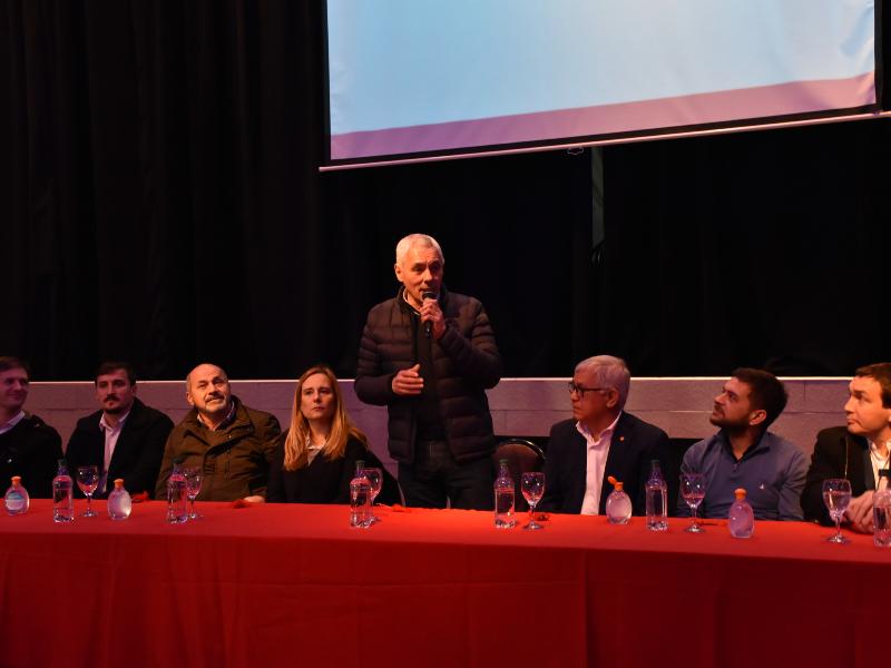 Cagliardi entregó equipamiento a la Asociación de Bomberos Voluntarios