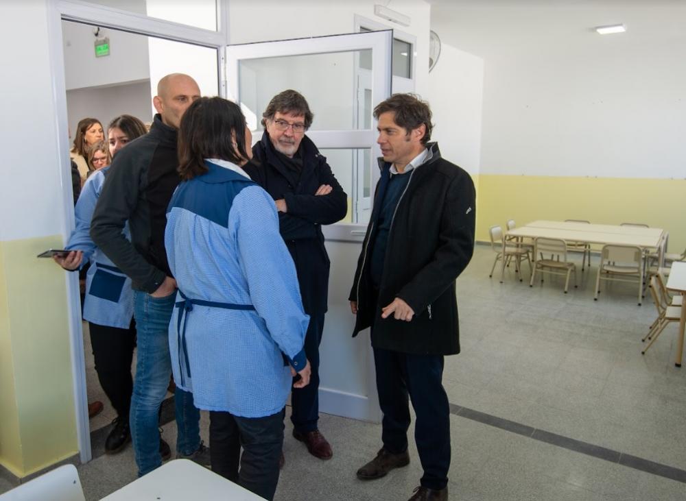 Kicillof recorrió obras de vivienda y la ampliación del Jardín de Infantes N° 904