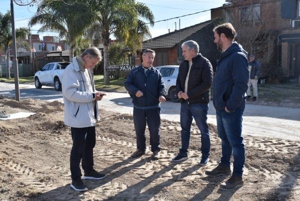 Gastón recorrió obras de pavimentación
