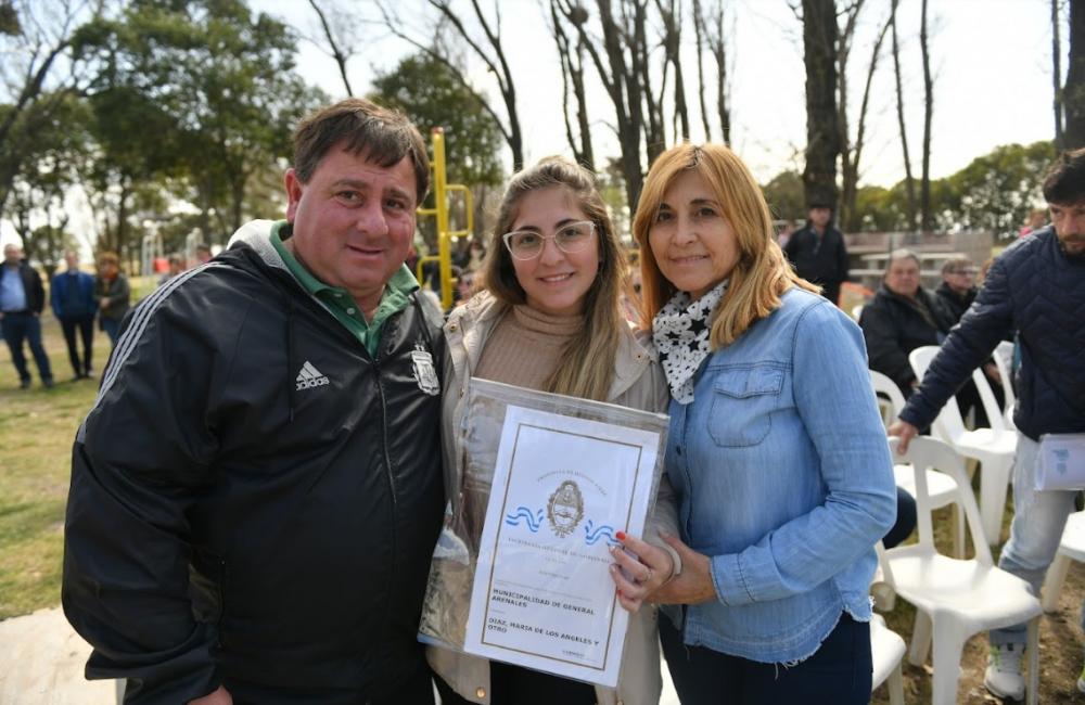 La Provincia entregó 204 títulos de propiedad gratuitos para familias de General Arenales