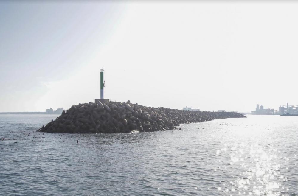 Avanza la obra en la Escollera Sur del puerto Quequén