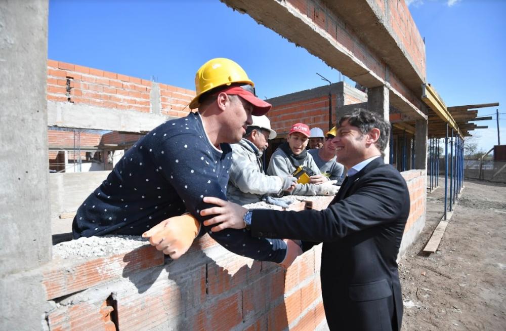 Kicillof recorrió los avances de obras de infraestructura en Leandro N. Alem