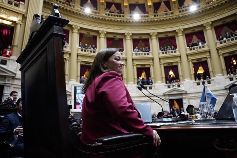 Moreau asumió como la primera mujer presidenta de Diputados