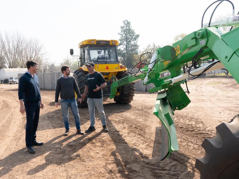 General Viamonte suma una nueva niveladora para el arreglo de caminos rurales